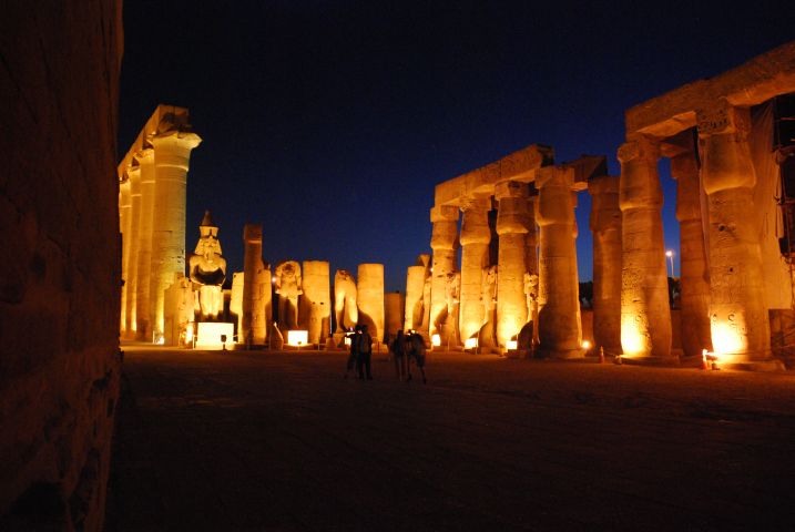 Luxor-Tempel bei Nacht