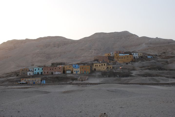Das verlassene Old Qurna auf der Westbank