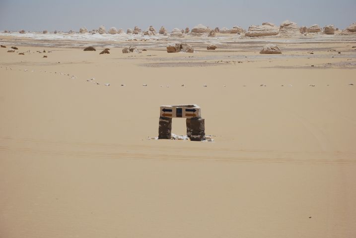 Wegweiser in der Weissen Wüste