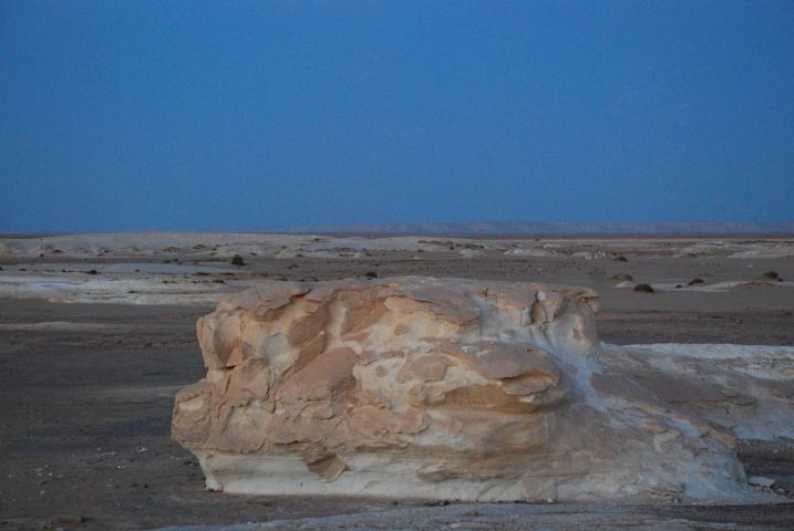 Blaue Stunde in der Weissen Wüste