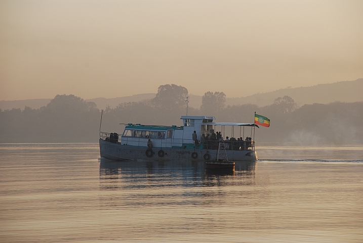 Passagierschiff auf dem Tanasee am Morgen in Bahir Dar