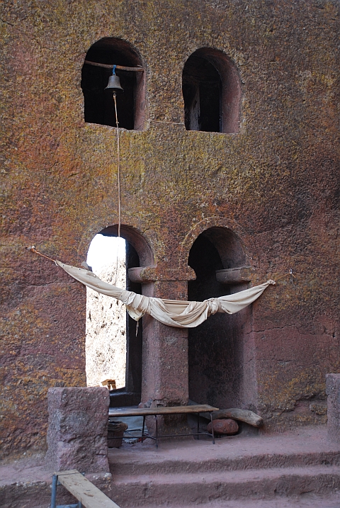 Durchgang zwischen zwei Felsenkirchen in Lalibela