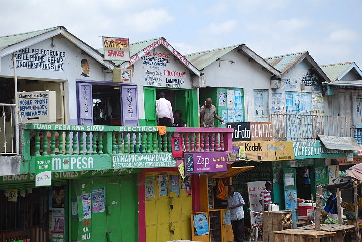 Geschäfte an der Likoni Fähranlegestelle im südlichen Mombasa