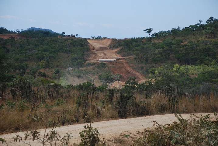Strassenbau reisst Wunden in die Berglandschaft
