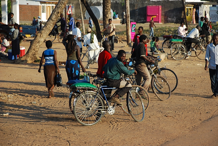 Velotaxis warten in Nkhotakota auf Kundschaft
