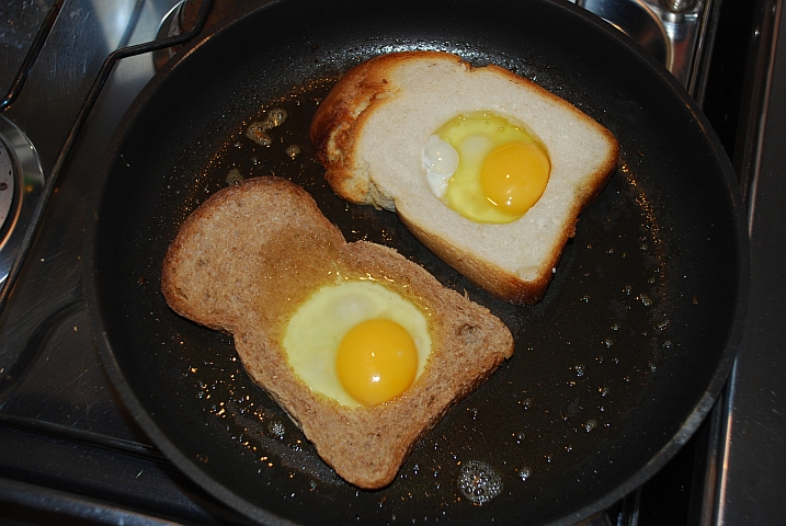 Wir braten unsere eigenen “Egg in a hole“