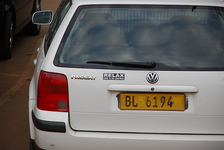 Kleber auf Auto: Relax, God is in Control