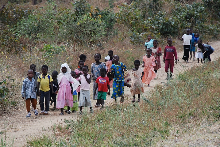 Kinder bei Golomoti im Süden Malawis