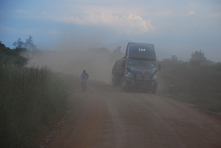 Ungemütliche Begegnung mit einem Sattelschlepper