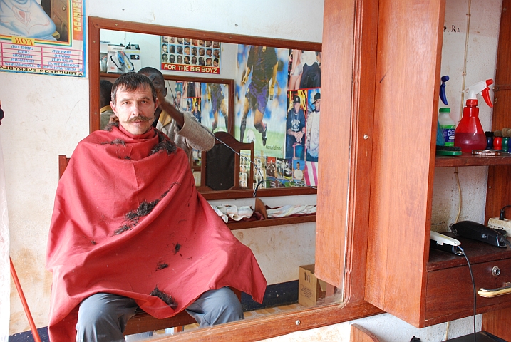 Thomas beim unbegabten Coiffeur