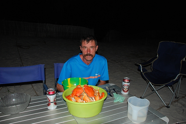 Thomas sieht schon beim Gedanken an das bevorstehende Krabbenschälen geschafft aus