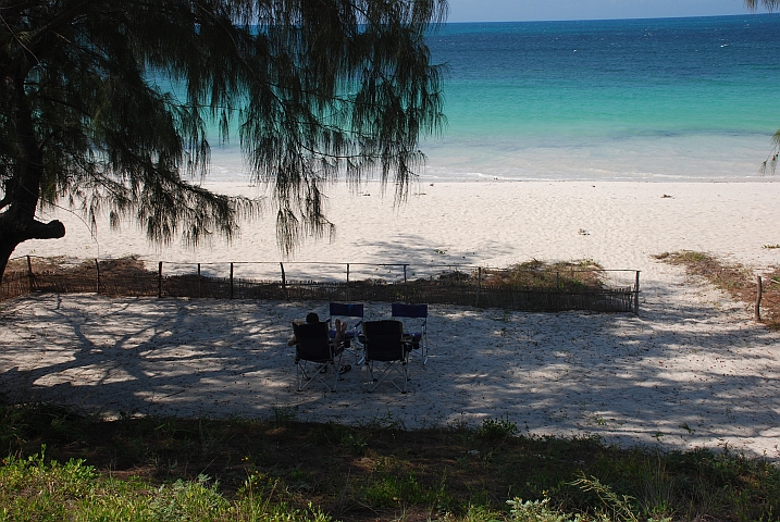Ein gemütlicher Nachmittag im Liegestuhl am Strand