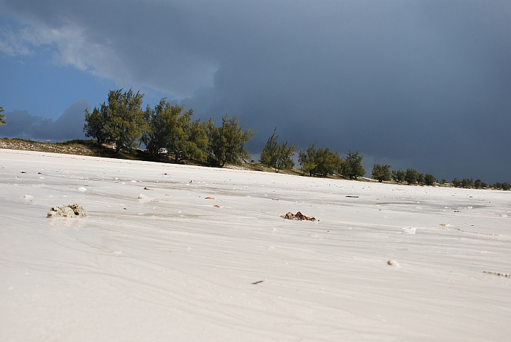 Die dunklen Wolken ziehen ohne uns zu belästigen vorbei