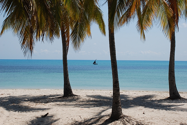 Kleine Dhau unterwegs vor Pangane