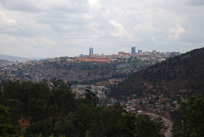 Das Stadtzentrum von Kigali liegt ...auf einem Hügel