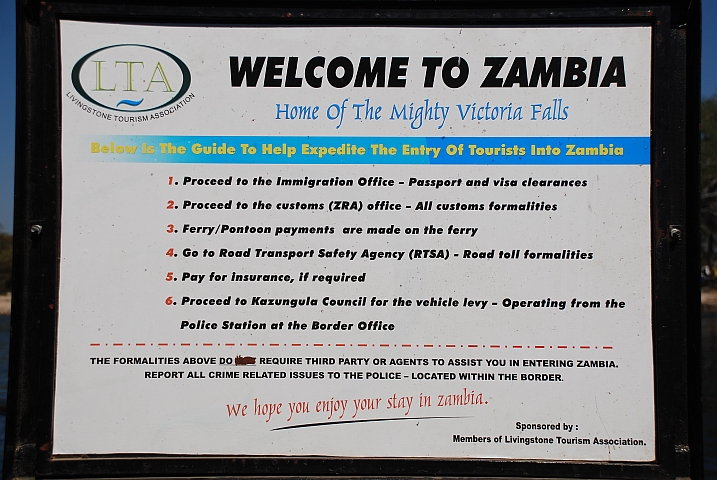 Tafel mit Anweisungen um den Grenzübertritt zu beschleunigen