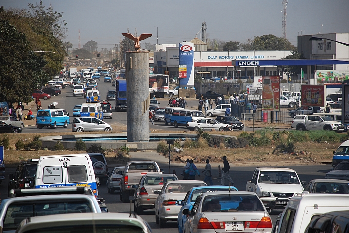 Der grosse Kreisel am Südende der Cairo Road