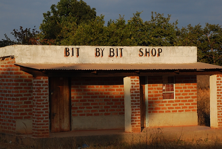 Obwohl der Laden “BIT BY BIT SHOP“ heisst, gibt es hier wohl keine Computer zu kaufen