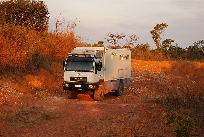 Obelix und unser Schlafplatz in der Kiesgrube