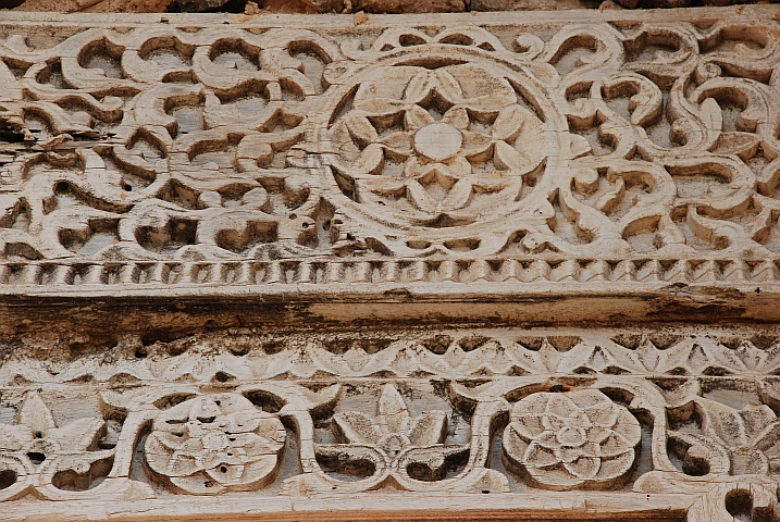 Arabische Reliefschnitzerei über dem Eingang zum Fort von Kilwa Kisiwani