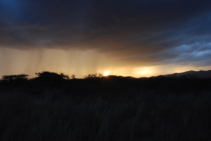 Feuchte Abendstimmung beim Lake Chala