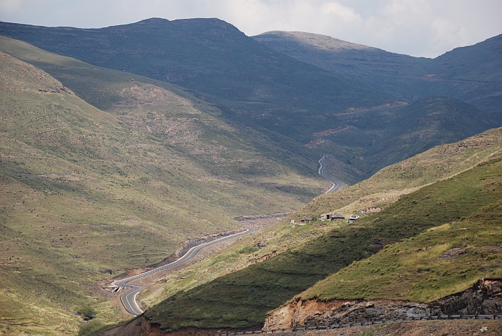 Neue Teerstrasse kurz nach Mohale Richtung Thaba Tseka