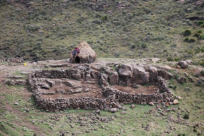 Hütte und Pferche zwischen Mohale und Marakabei