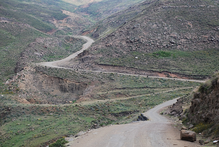 Da hört der Spass für Isabella auf: Steile, steinige Gebirgspiste auf den Pass of Jackals