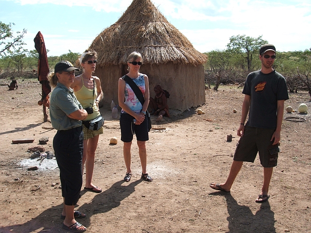 Die Besuchsdelegation bei den Himbas