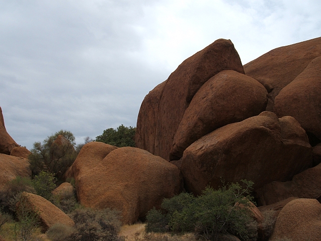 Typische runde Felsbrocken bei der Spitzkoppe