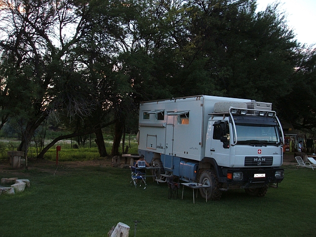 Unser Freiluft-Büro vor dem MGD im Elisenheim Camp