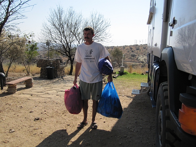 Thomas mit unserer Schmutzwäsche