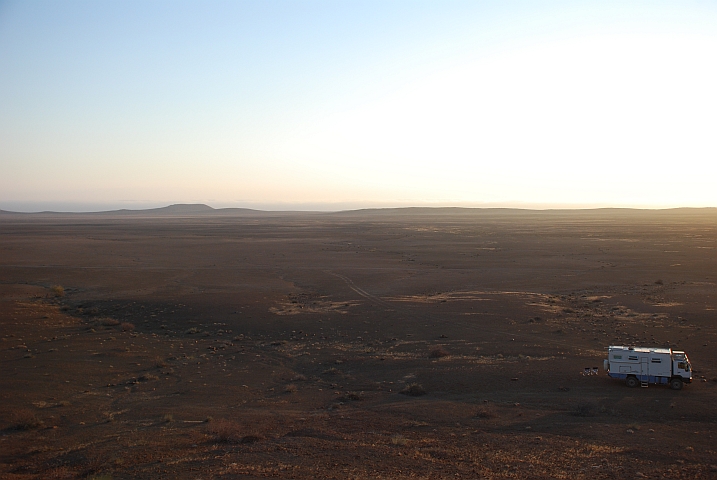 Obelix auf unserem Übernachtungsplatz in der weiten Ebene des Kaokovelds