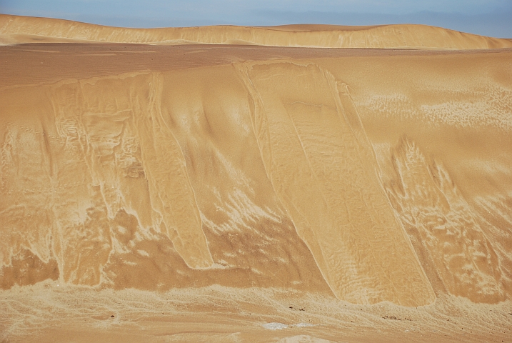 Düne mit Sandlawinen