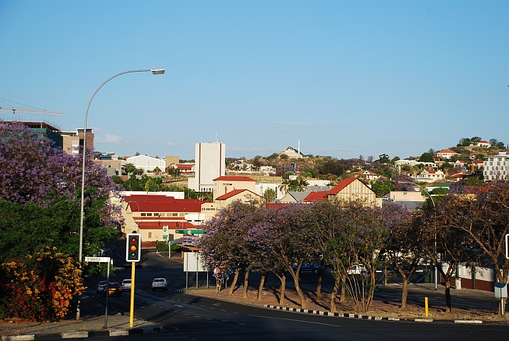 Sonntagabends herrscht in Windhoek wenig Verkehr