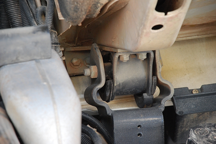 Eine der Fahrerhaus-Lagerbuchsen