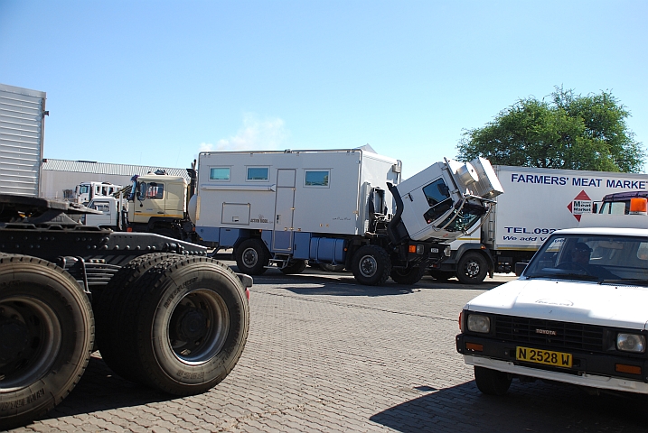 Obelix im Innenhof von MAN Windhoek