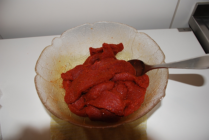 Eine neue Ladung Biltong wird mariniert