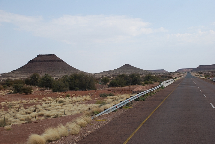 Kurz nach der Landesgrenze unterwegs zum namibischen Zoll in Ariamsvlei