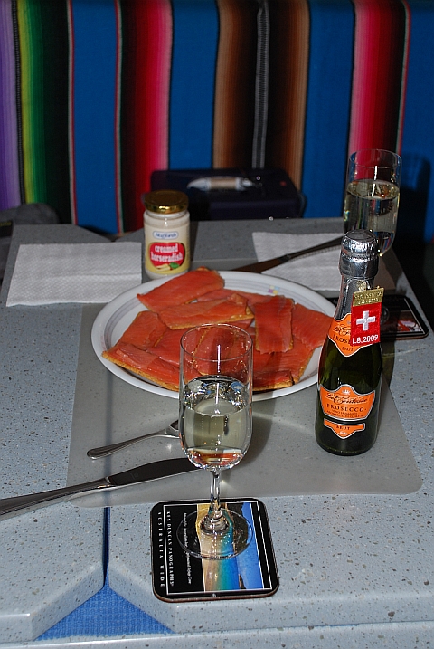 1. August-Essen, Vorspeise: Lachsbrötchen und Spumante