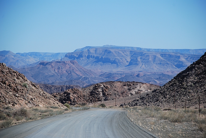 Die gute Piste hinunter nach Ai-Ais am Fish River
