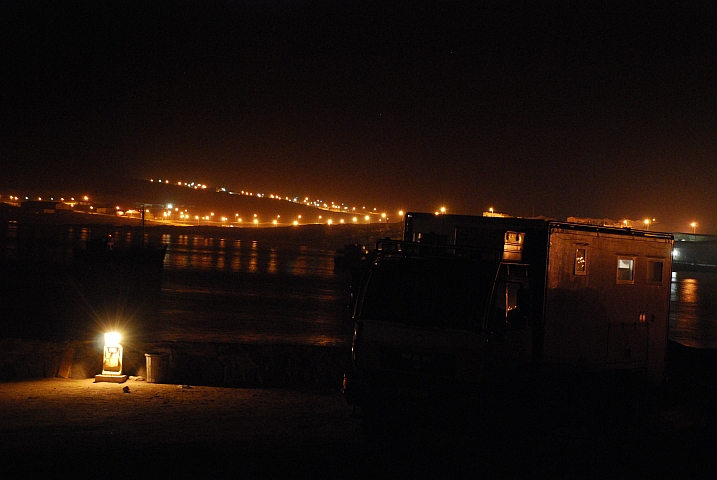 Obelix nachts auf dem Campingplatz