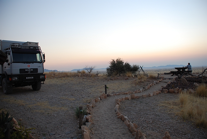 Blick von unserem tollen Platz beim Camp Gecko in die savannenartige Ebene
