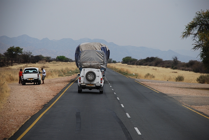 Gut geladener LKW, fast wie in Westafrika