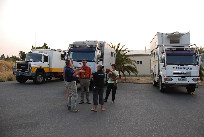 Alle drei Trucks wieder vereint auf dem Parkplatz vor der Coca Cola-Abfüllanlage