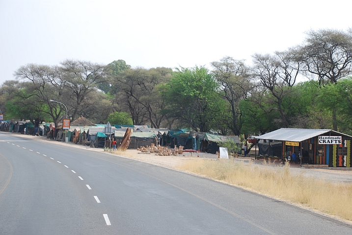 Souvenirstände am Ortseingang von Okahandja
