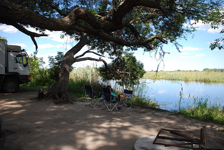 Unser Platz direkt an einem Kwando-Seitenarm
