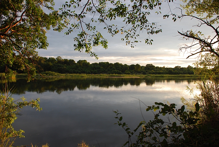 Der Okavango bei Bagani, unterhalb der Popa Fälle
