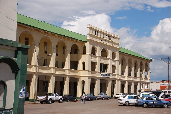 Das Midlands Hotel im Zentrum von Gweru sieht, zumindest von aussen, gut im Schuss aus