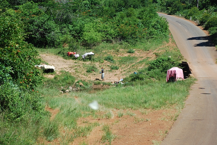 Auch wie in Westafrika: Wäsche waschen am Fluss